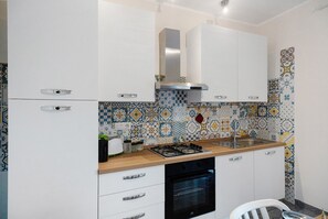 Réfrigérateur, four, plaque de cuisson, lave-vaisselle