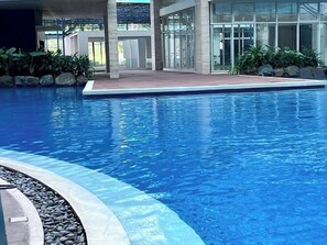 คอนโด, 1 ห้องนอน, พร้อมสิ่งอำนวยความสะดวกสำหรับผู้พิการ, วิวเมือง | สระว่ายน้ำ