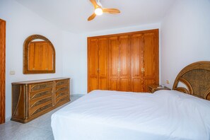 3 dormitorios, tabla de planchar con plancha, wifi y ropa de cama