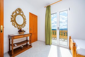 3 bedrooms, iron/ironing board, WiFi, bed sheets - Country House 'Ses Tanquetes' with Mountain Views, Private Pool and Wi-Fi (Illes Balears)