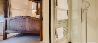 Experience boutique comfort above The Powell pub in Birchington. Stylish en-suite rooms, luxury touches, and a vibrant pub below—perfect for business, couples, or families. Book your coastal escape today!