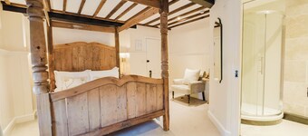 Experience boutique comfort above The Powell pub in Birchington. Stylish en-suite rooms, luxury touches, and a vibrant pub below—perfect for business, couples, or families. Book your coastal escape today!