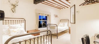 Experience boutique comfort above The Powell pub in Birchington. Stylish en-suite rooms, luxury touches, and a vibrant pub below—perfect for business, couples, or families. Book your coastal escape today!
