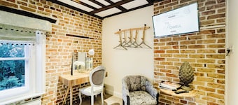 Experience boutique comfort above The Powell pub in Birchington. Stylish en-suite rooms, luxury touches, and a vibrant pub below—perfect for business, couples, or families. Book your coastal escape today!
