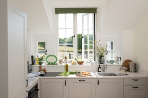 Cottage, Patio, Garden View | Private kitchen | Highchair