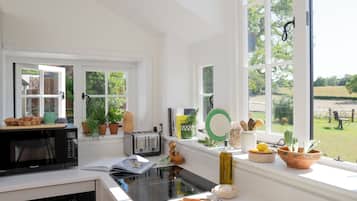 Cottage, Patio, Garden View | Private kitchen | Highchair