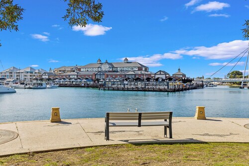 Dolphin Harbour Haven-Family Friendly-Canal Front