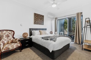 3 bedrooms, desk, iron/ironing board, free WiFi