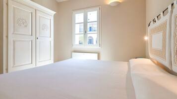 2 Schlafzimmer, BĂŒgeleisen/BĂŒgelbrett, WLAN, BettwĂ€sche