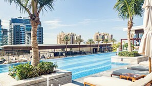 Outdoor pool - LUX Iconic Views at Palm Tower Studio (Dubai)