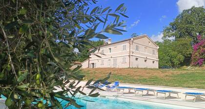 Charming country house with pool among the rolling hills of Morro d'Alba