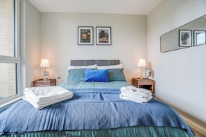 1 habitación, tabla de planchar con plancha y cuna de viaje