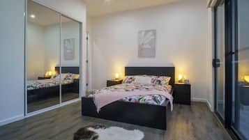 4 bedrooms, iron/ironing board, WiFi, bed sheets
