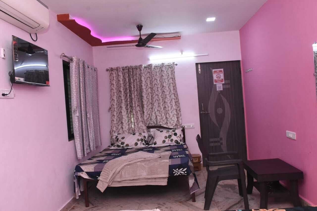 Schreibtisch, laptopgeeigneter Arbeitsplatz, Bügeleisen/Bügelbrett