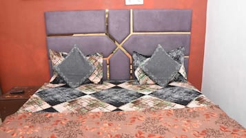 Deluxe Cottage, Balcony, Garden View | Iron/ironing board, free WiFi