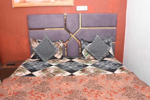 Escritorio y espacio para trabajar con laptop