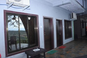 Superior Double Room | Desk, laptop workspace, iron/ironing board, free WiFi