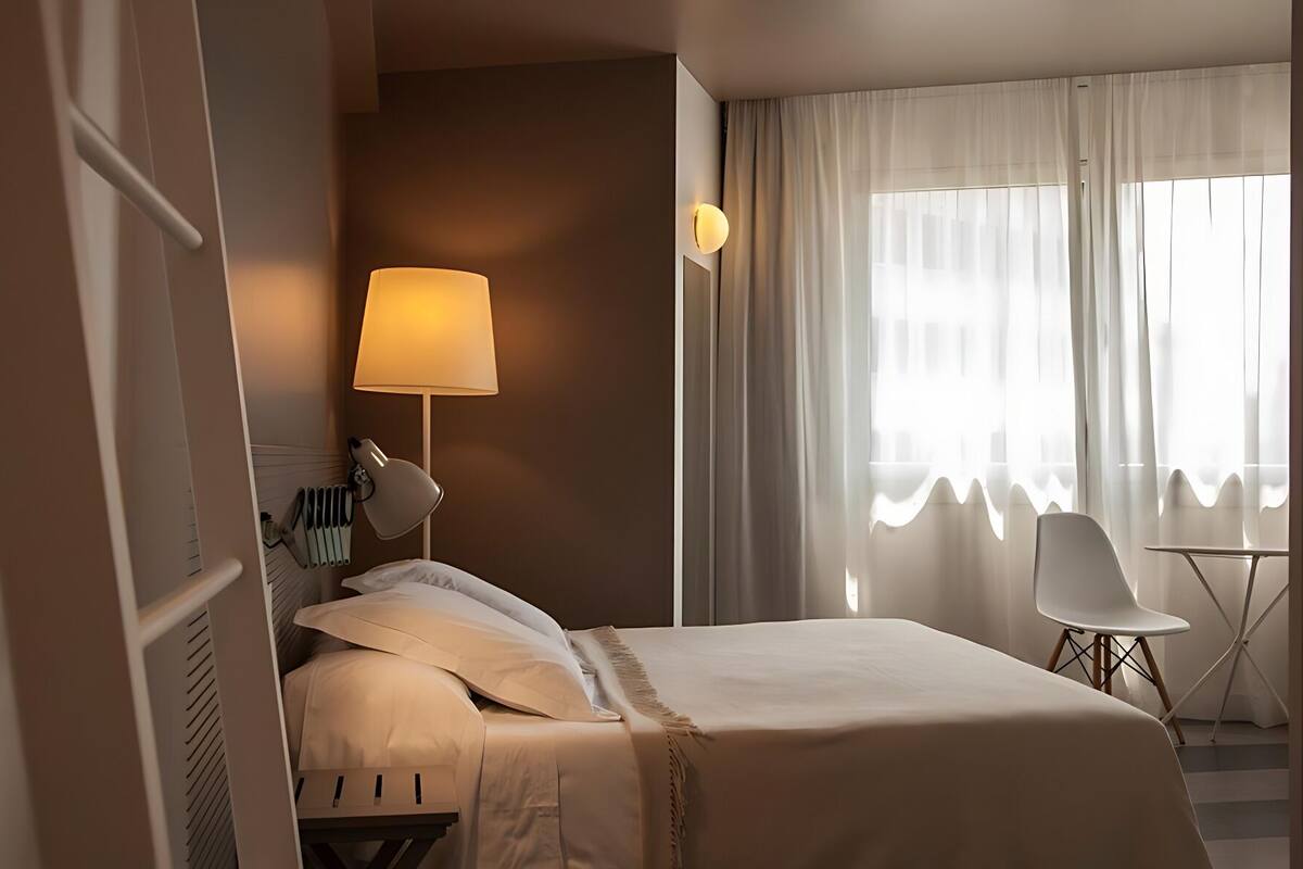 Een kluis op de kamer, gratis wifi, beddengoed