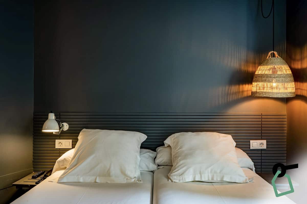 In-room safe, free WiFi, bed sheets