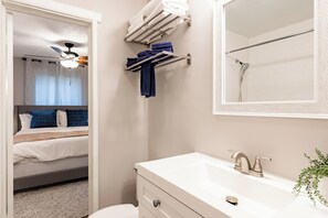 ヘアドライヤー、タオル