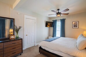 3 bedrooms, iron/ironing board, free WiFi, bed sheets