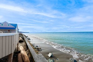 Beach nearby - Panoramic Waterfront 5b3b Getaway @Oak Harbor (Oak Harbor)