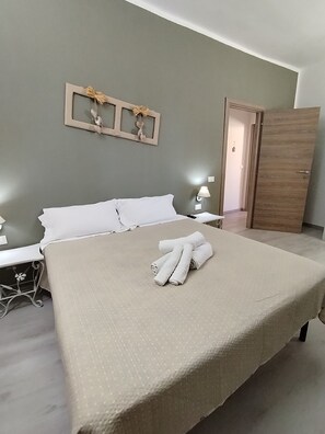 1 bedroom, bed sheets