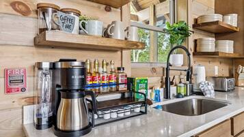 KĂŒhlschrank, Mikrowelle, Ofen, Herdplatte