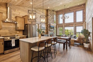 Fridge, microwave, oven, stovetop - Golden Oaks • Luxe Cabin w/ Outdoor Living & Views (Walland)