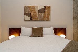 2 bedrooms, desk, iron/ironing board, travel crib