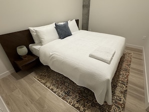2 bedrooms, desk, iron/ironing board, travel cot
