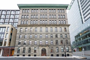 Exterior - *NEW Executive Mid-Century Modern 2B/2B (Halifax)