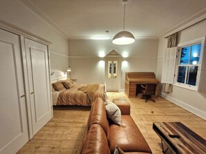 1 habitación, tabla de planchar con plancha, wifi y ropa de cama 