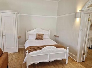 1 sovrum, strykjärn/strykbräda, wi-fi och sängkläder