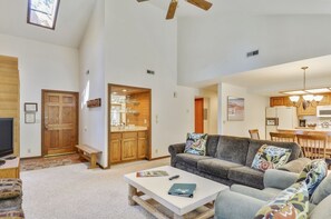 Fernseher, Kamin, DVD-Player, Tischtennisplatte