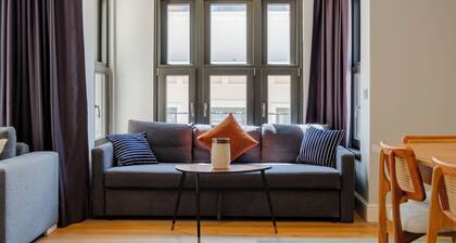 Spacious 3-Bedroom with AC, Elevator & Free Parking â to 1 min to Taksim Square