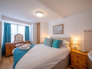 2 bedrooms, iron/ironing board, free WiFi, bed sheets - Apartment with River Views & Parking Permit (Dartmouth)