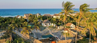 House with garden 50 m. from the beach. Ideal for families and groups of friends.