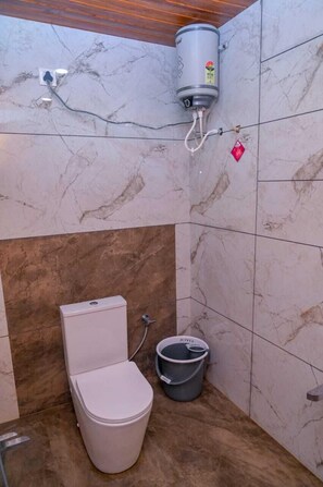 Deluxe Room | Bathroom