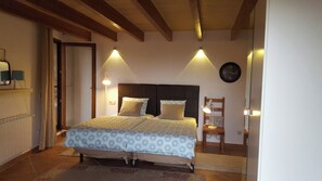 5 bedrooms, WiFi, bed sheets