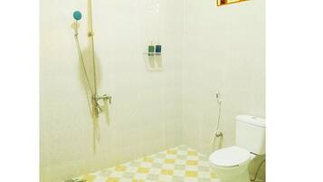 Shower, eco-friendly toiletries, hair dryer, bidet
