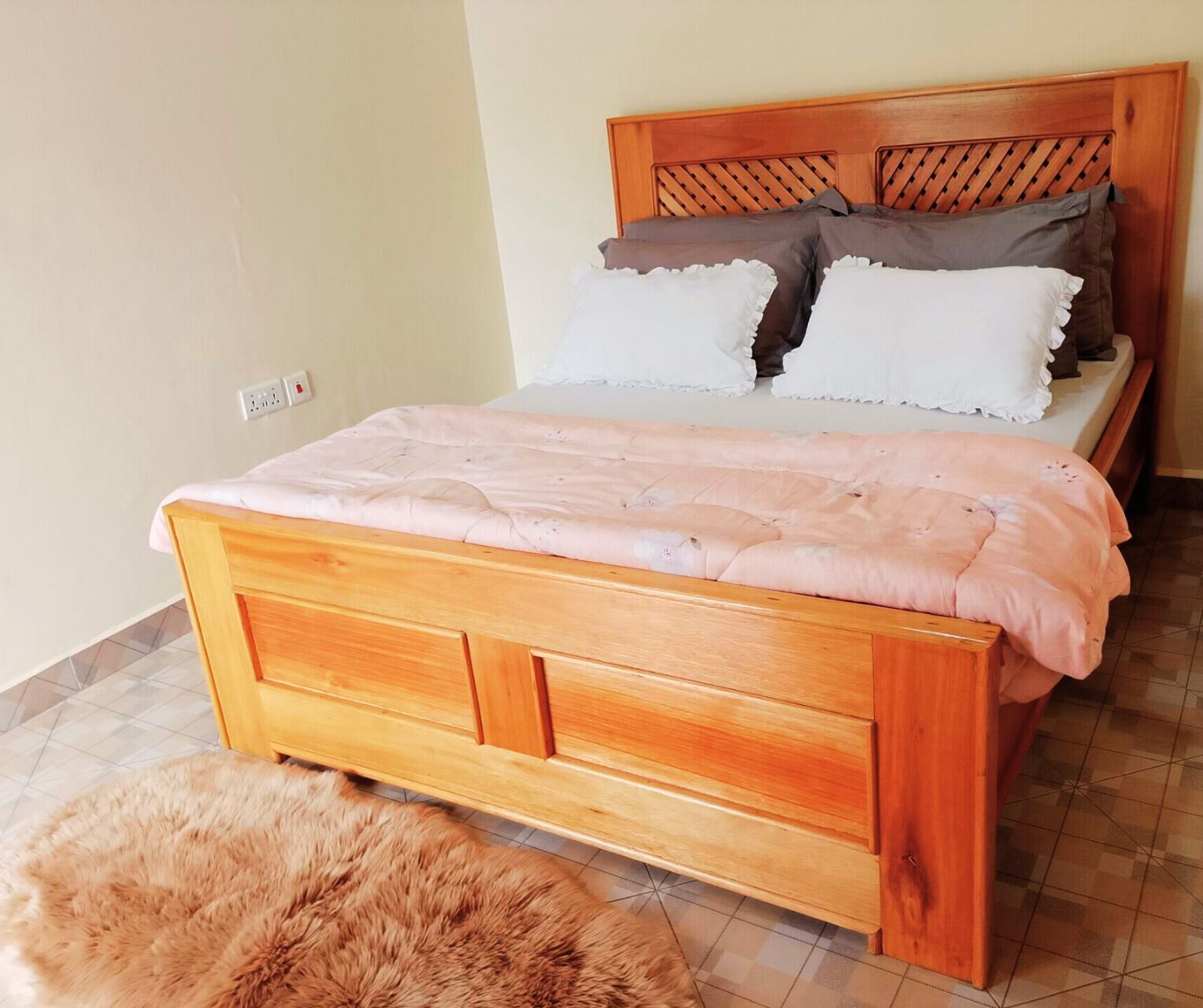 4 bedrooms, desk, iron/ironing board, free WiFi