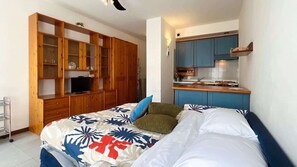 Iron/ironing board, bed sheets - Raffaello Apartment - Affitti Brevi Italia (Lecco)