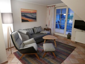 Televisión, reproductor de DVD, estéreo