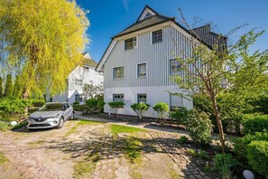 Exterior - Störtebekerstraße 9 - Apartment 5 - Comfortable vacation apartment with covered terrace (Zingst)