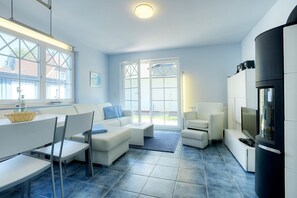 Fernseher, Kamin, Stereoanlage