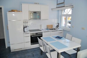 Unclassified image, 5 of 11, button