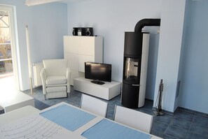 Unclassified image, 3 of 11, button