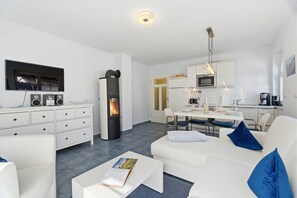 Fernseher, Kamin, Stereoanlage