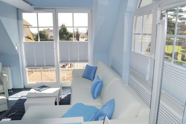 Unclassified image, 1 of 17, button